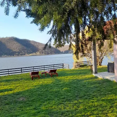 Case de vacanță Dedin Raj Golubăţ